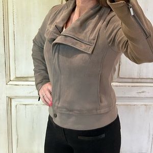 Like new! Bagatelle Collection light jacket in faux suede. Size small.
